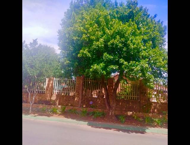 4 BEDROOM HOUSE FOR SALE IN VAN DYK PARK